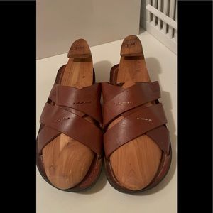 Abercrombie Fitch men soft leather sandal very good condition soft rubber soles